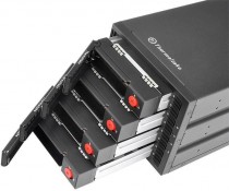 Корзина THERMALTAKE Max 3504 SATA HDD Rack RTL Max 3504 / 3.5inch / Multi Bay / Mobile Rack / SATA / NO / For 5.25inch Driver Bay (ST-007-M31STZ-A2)